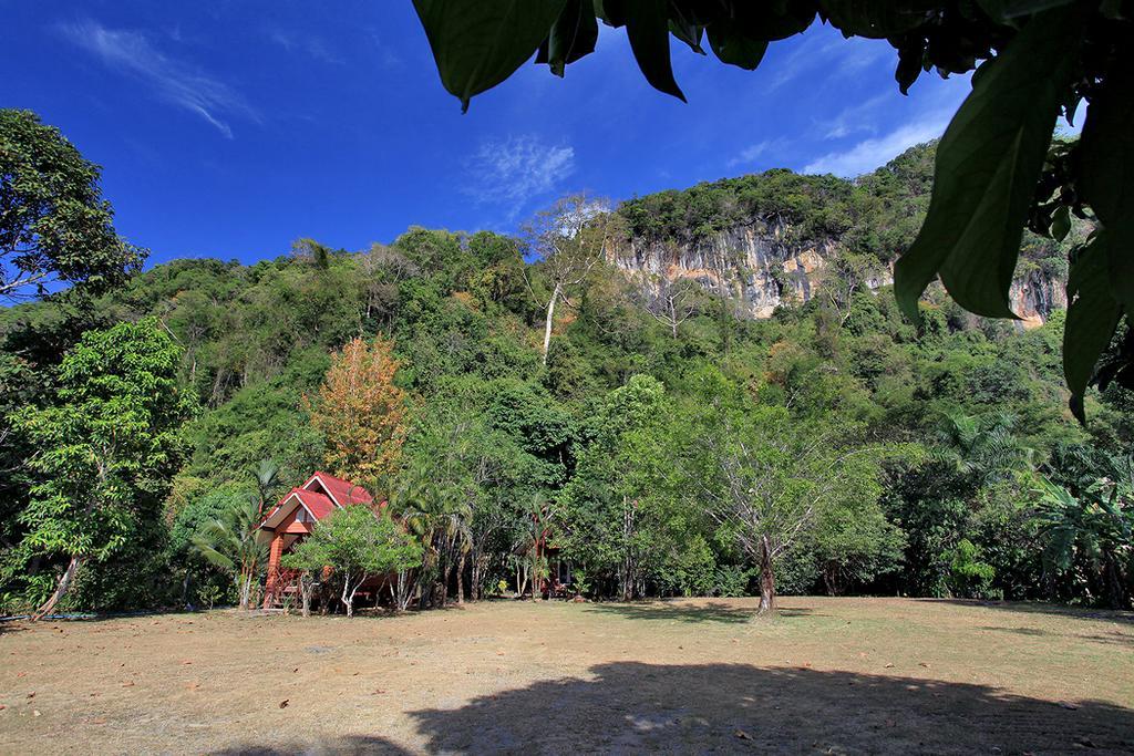 Langu Phupha Resort Satun Bagian luar foto